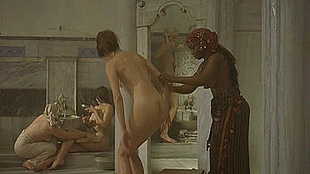 Actress - Marie Gillain: Movie - Harem suare